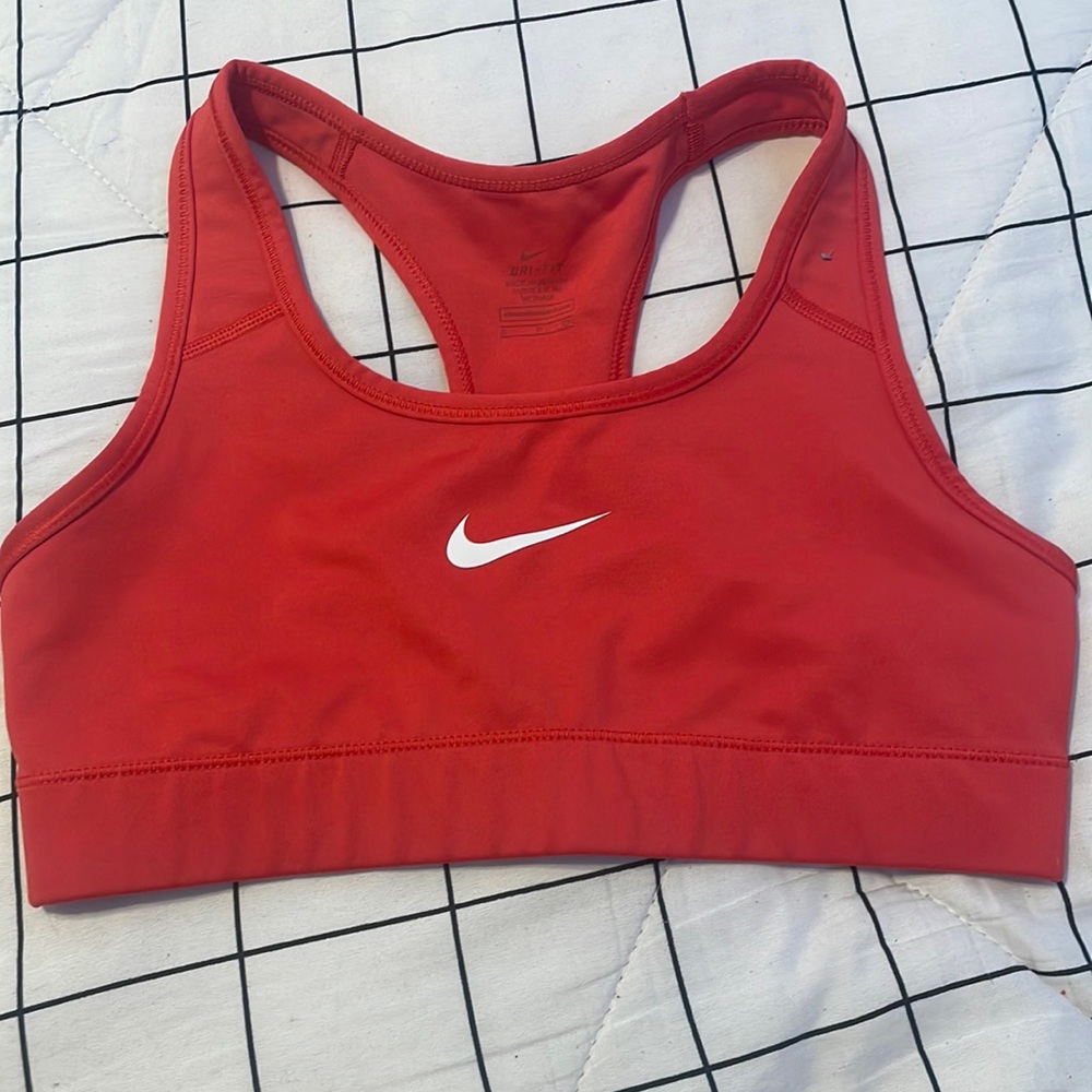 Nikes Women Swoosh Support Bra